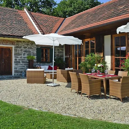 In Der Steiermark Mit Pool & Aussicht * Fehring