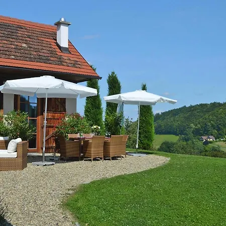 In Der Steiermark Mit Pool & Aussicht Vakantiehuis Fehring