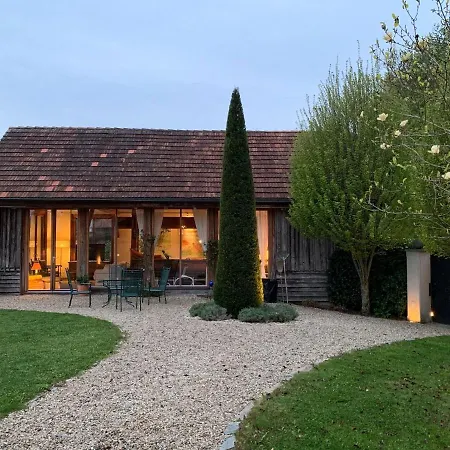 In Der Steiermark Mit Pool & Aussicht Fehring